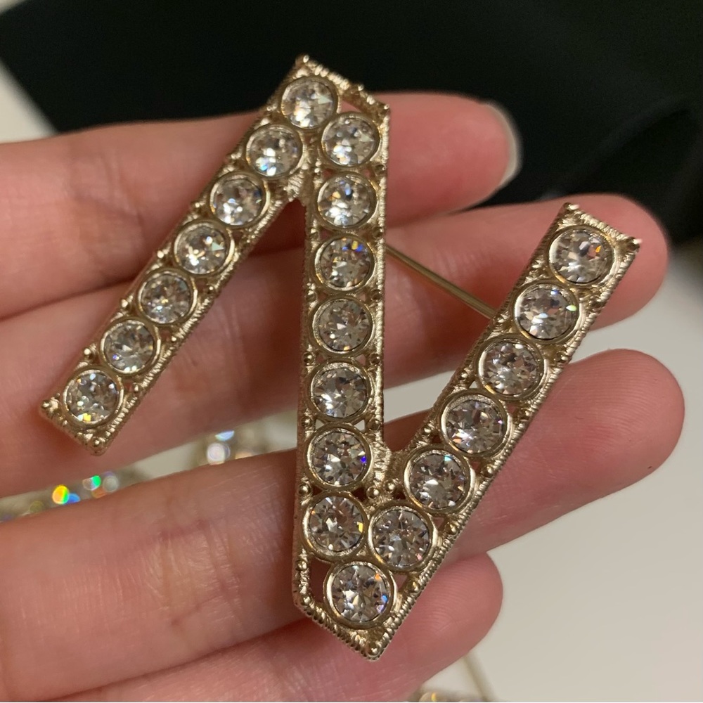 Large CHANEL brooch set of 6 pins - Picture 10 of 15